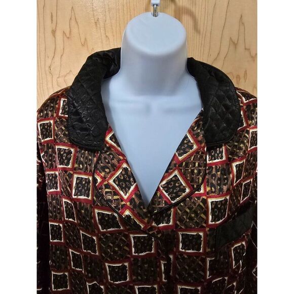 Vintage Geometric Print Satin Pajama Top With Quilted Collar & Pocket - Picture 4 of 11